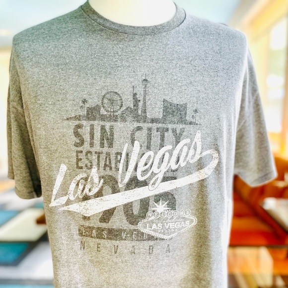 Mens XL Las Vegas Short Sleeve Shirt, Great Condition and soft, Vegas Lucky - Picture 5 of 8